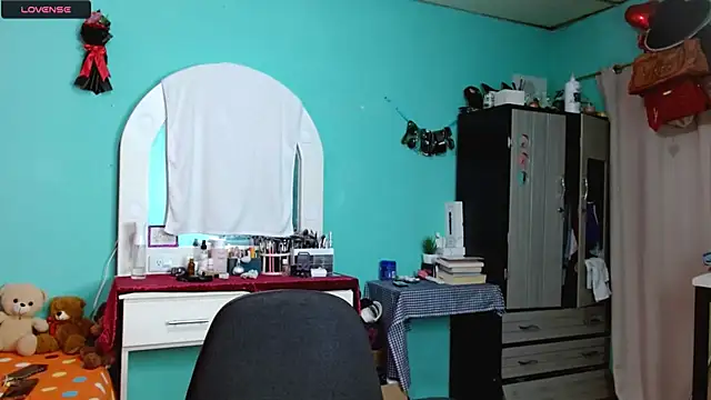 sensitive brunette online show from November 27, 6:43 pm