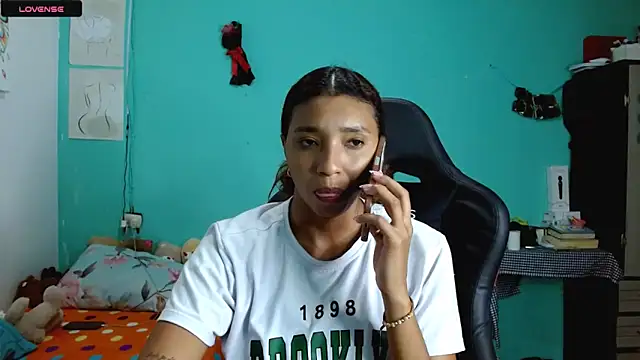 Snapshot of sensitive_brunette chatting on February 13, 12:50 am sensitive brunette online show from February 13, 12:50 am