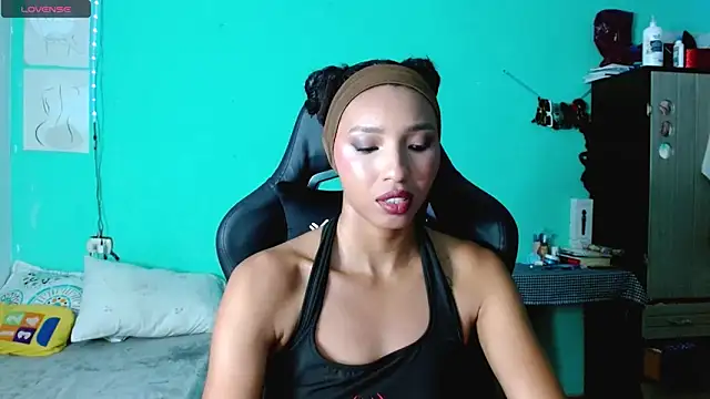 Snapshot of sensitive_brunette chatting on June 1, 1:07 am sensitive brunette online show from June 1, 1:07 am