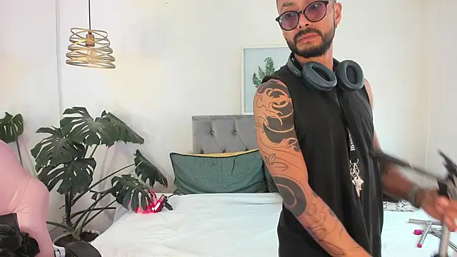 Tom cooper  online show from November 27, 1:02 pm