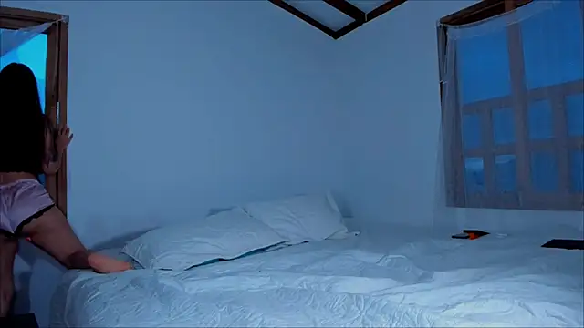 Lauren A online show from March 8, 11:07 pm