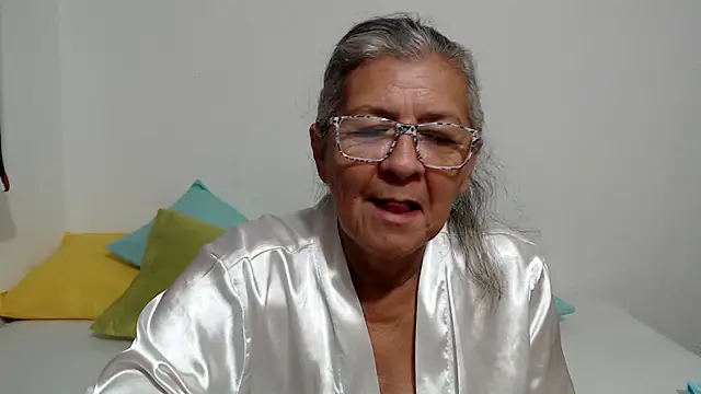 Snapshot of candy_mature_ chatting on June 26, 11:03 am candy mature online show from June 26, 11:03 am