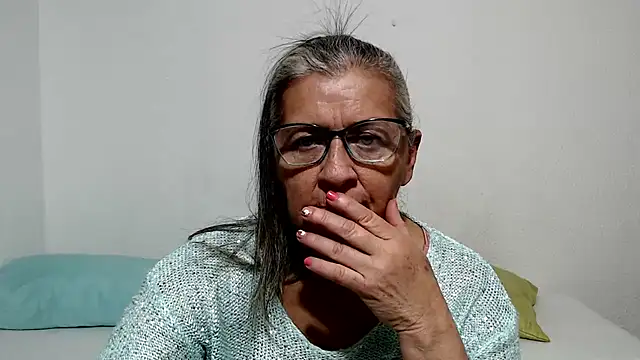 Snapshot of candy_mature_ chatting on July 6, 12:18 am candy mature online show from July 6, 12:18 am