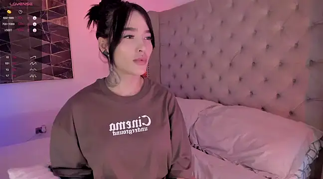 vangie  online show from December 10, 3:52 am