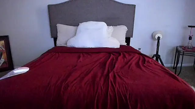 yiauana online show from October 13, 6:02 am