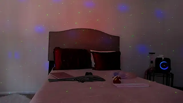 yiauana online show from November 5, 7:47 pm