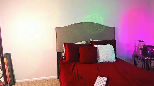 yiauana online show from November 12, 8:48 am