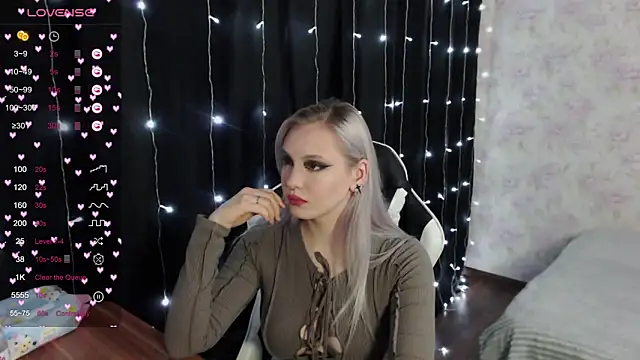 Snapshot of VikaPowers chatting on March 1, 12:01 pm VikaPowers online show from March 1, 12:01 pm