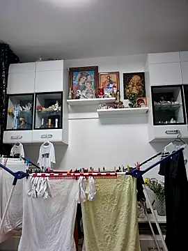 AvaLloyd online show from March 2, 7:32 am