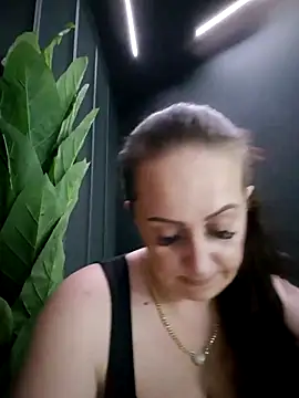 AvaLloyd online show from March 3, 3:30 am