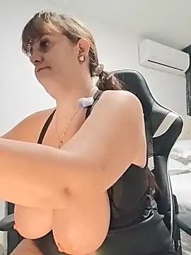 AvaLloyd online show from December 4, 1:59 am