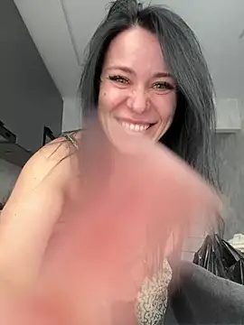 Snapshot of CuteNata chatting on February 4, 10:21 am CuteNata online show from February 4, 10:21 am