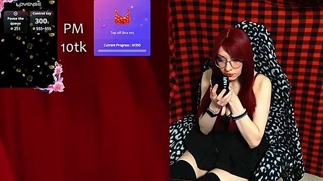 Snapshot of ElliMoor chatting on October 23, 10:47 am ElliMoor online show from October 23, 10:47 am