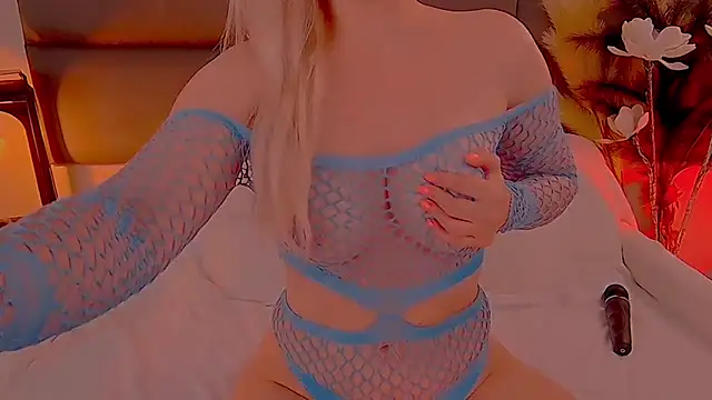 Snapshot of -Caty- chatting on July 3, 11:05 am -Caty- online show from July 3, 11:05 am