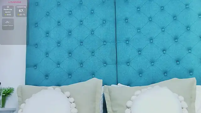 EmilyColle  online show from December 19, 7:54 pm