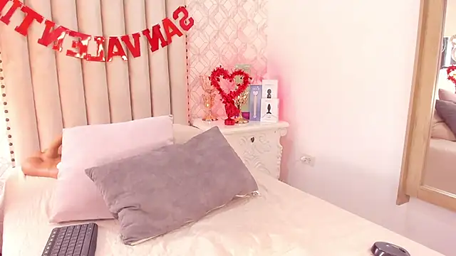 Charlotte  08 online show from February 14, 9:32 pm