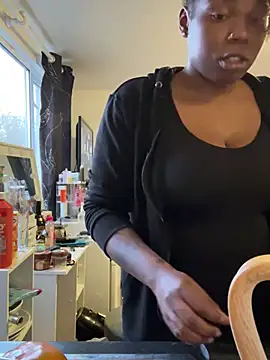 Snapshot of Bali_baddie_x chatting on February 6, 4:58 pm Bali baddie x online show from February 6, 4:58 pm