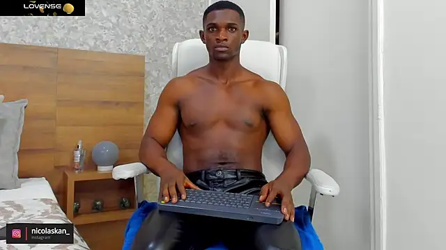 nicolaskan online show from December 14, 3:04 pm