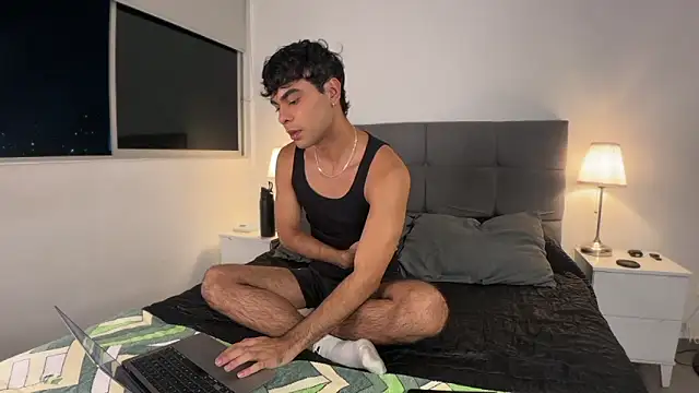 Snapshot of oliversstream chatting on February 3, 2:14 am oliversstream online show from February 3, 2:14 am