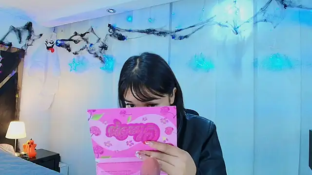 lina bedoya  online show from October 30, 11:44 am