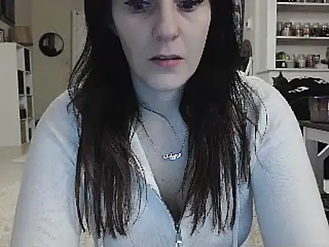 Snapshot of CrystalLakeXO chatting on January 25, 6:23 am CrystalLakeXO online show from January 25, 6:23 am