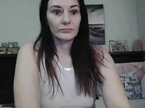 Snapshot of CrystalLakeXO chatting on February 4, 6:04 am CrystalLakeXO online show from February 4, 6:04 am