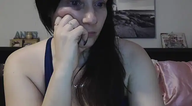 Snapshot of CrystalLakeXO chatting on February 14, 6:45 am CrystalLakeXO online show from February 14, 6:45 am