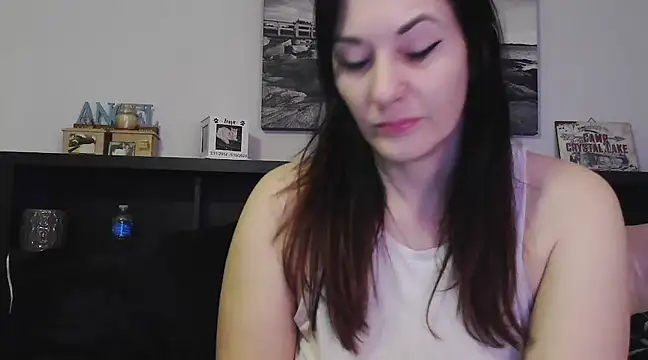 Snapshot of CrystalLakeXO chatting on February 18, 6:59 am CrystalLakeXO online show from February 18, 6:59 am