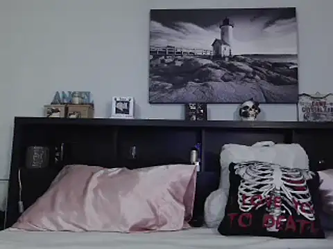 Snapshot of CrystalLakeXO chatting on March 3, 4:58 am CrystalLakeXO online show from March 3, 4:58 am