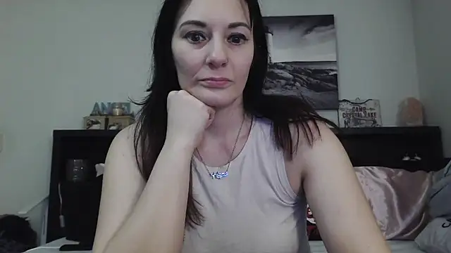 Snapshot of CrystalLakeXO chatting on March 5, 6:23 am CrystalLakeXO online show from March 5, 6:23 am