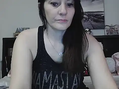 Snapshot of CrystalLakeXO chatting on March 10, 5:11 am CrystalLakeXO online show from March 10, 5:11 am