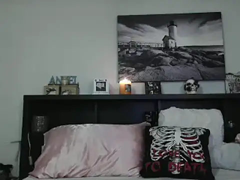 Snapshot of CrystalLakeXO chatting on March 13, 4:49 am CrystalLakeXO online show from March 13, 4:49 am