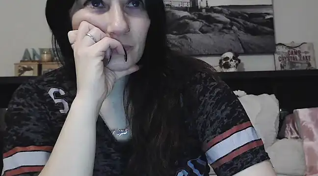 Snapshot of CrystalLakeXO chatting on March 19, 8:45 am CrystalLakeXO online show from March 19, 8:45 am