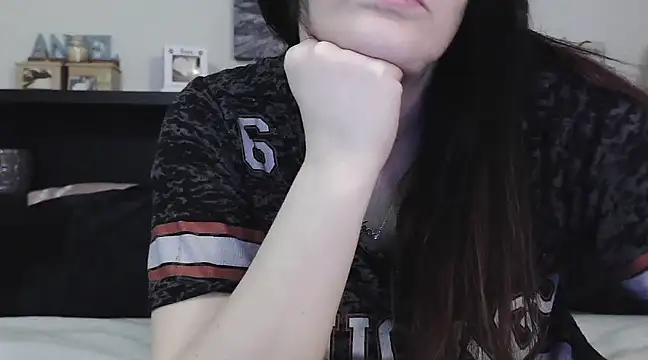 Snapshot of CrystalLakeXO chatting on March 21, 5:11 am CrystalLakeXO online show from March 21, 5:11 am