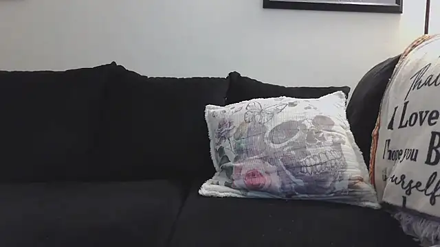 Snapshot of CrystalLakeXO chatting on September 13, 2:11 am CrystalLakeXO online show from September 13, 2:11 am