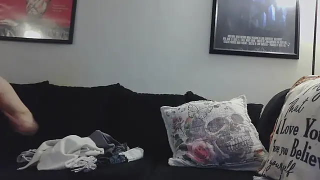 Snapshot of CrystalLakeXO chatting on September 14, 3:27 am CrystalLakeXO online show from September 14, 3:27 am