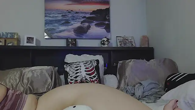 Snapshot of CrystalLakeXO chatting on September 18, 4:36 am CrystalLakeXO online show from September 18, 4:36 am