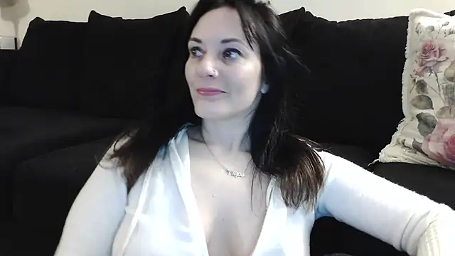 Snapshot of CrystalLakeXO chatting on October 1, 5:35 am CrystalLakeXO online show from October 1, 5:35 am