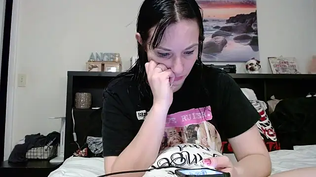 Snapshot of CrystalLakeXO chatting on October 2, 6:42 am CrystalLakeXO online show from October 2, 6:42 am