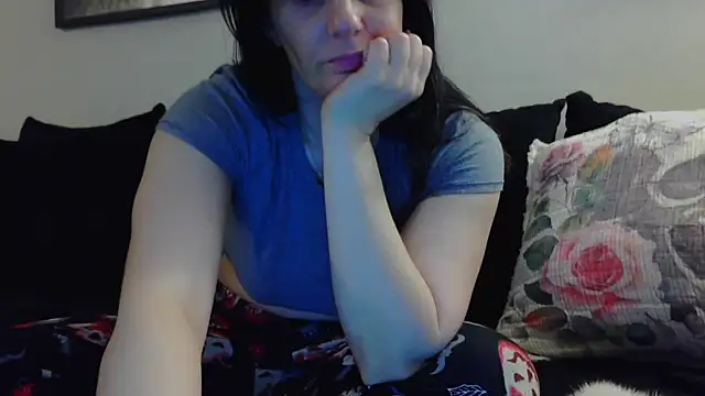 Snapshot of CrystalLakeXO chatting on October 10, 4:33 am CrystalLakeXO online show from October 10, 4:33 am