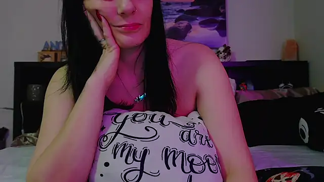 Snapshot of CrystalLakeXO chatting on November 12, 7:09 am CrystalLakeXO online show from November 12, 7:09 am