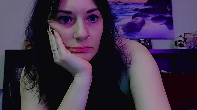 Snapshot of CrystalLakeXO chatting on December 23, 6:11 am CrystalLakeXO online show from December 23, 6:11 am