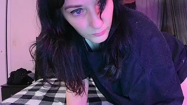 Snapshot of CrystalLakeXO chatting on January 15, 7:57 am CrystalLakeXO online show from January 15, 7:57 am