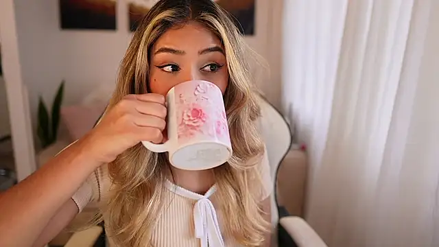 SaraParisi online show from January 10, 9:20 pm