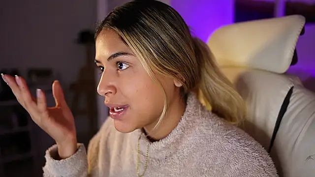 SaraParisi online show from February 21, 1:33 am