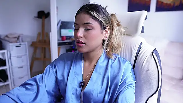 SaraParisi online show from February 22, 1:00 am