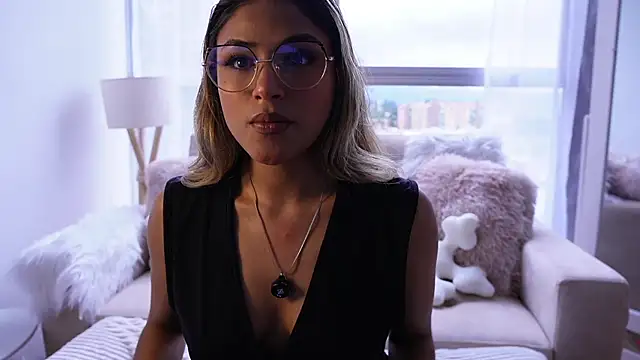 SaraParisi online show from March 5, 9:26 pm