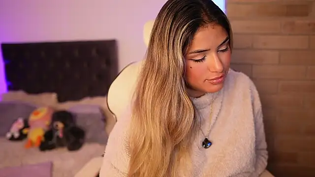 SaraParisi online show from March 17, 11:11 pm