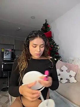 SaraParisi online show from December 2, 10:27 pm