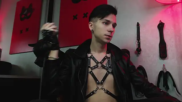 Joseph  Quinn online show from January 30, 1:31 pm